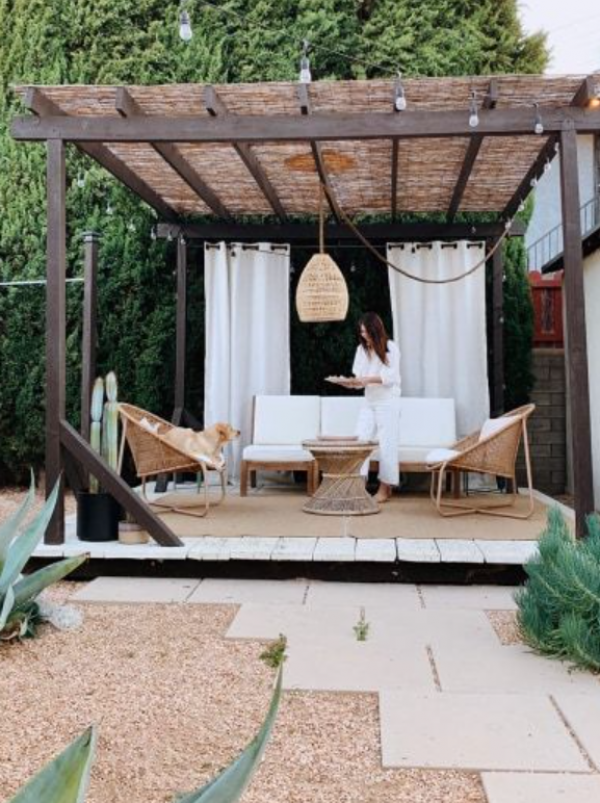 Teras Taman dengan Gazebo Bambu